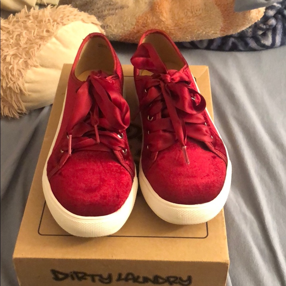 A 7.5 burgundy suede sneakers.